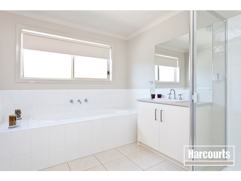 14 Laurina Link, Pakenham VIC 3810