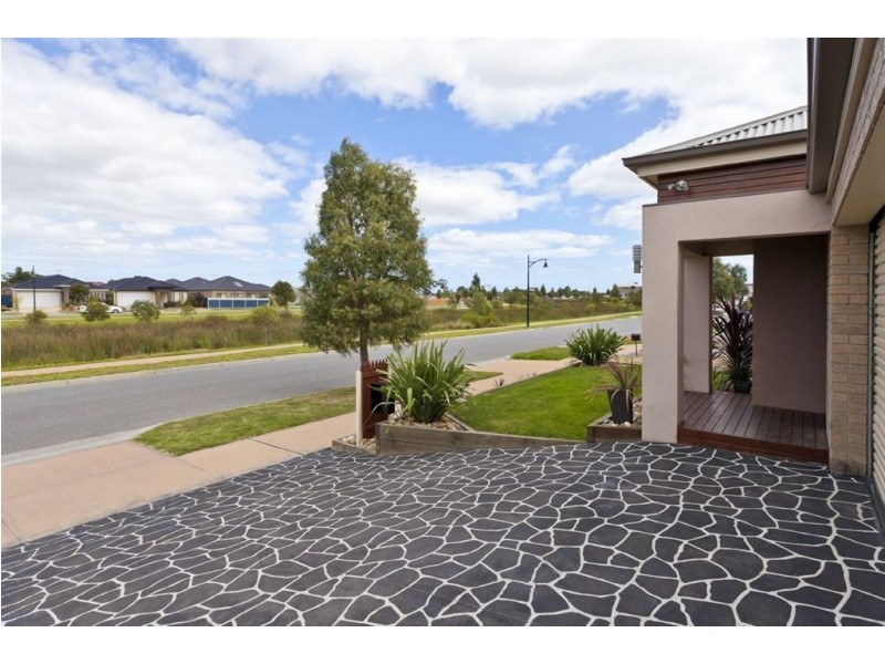 14 Laurina Link, Pakenham VIC 3810