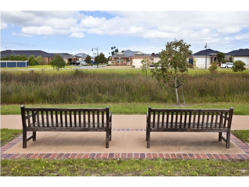 14 Laurina Link, Pakenham VIC 3810