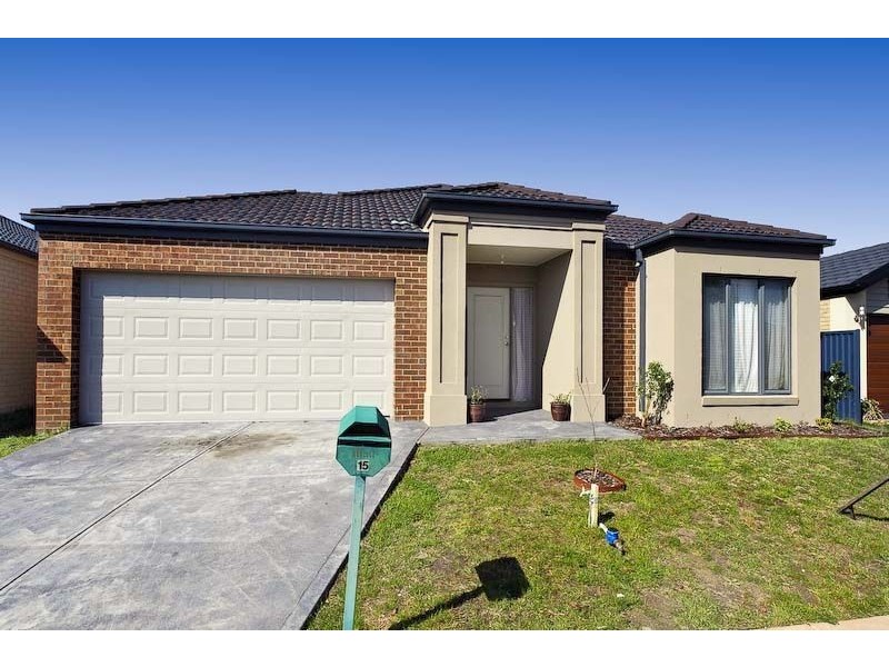 15 Paperbark Drive, Pakenham VIC 3810