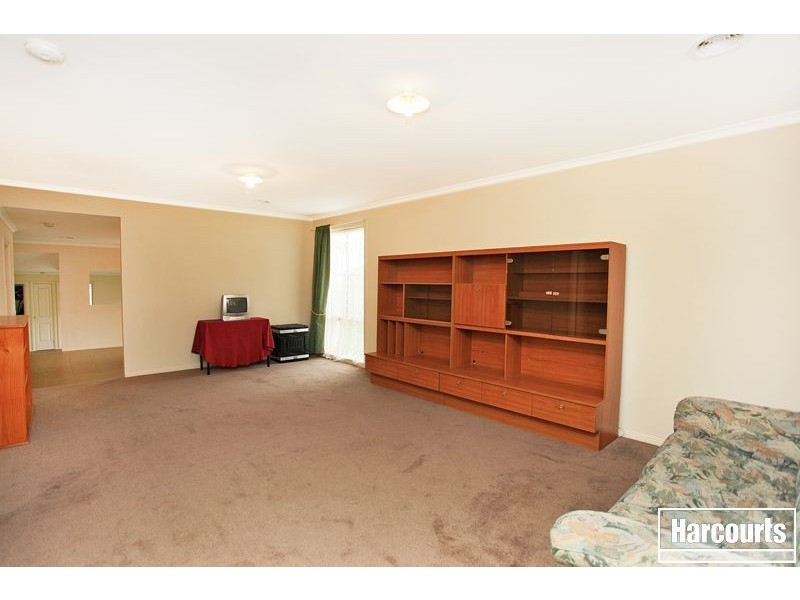 12 Johnsons Place, Pakenham VIC 3810