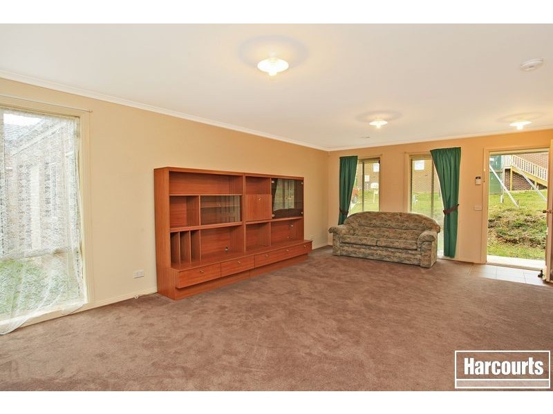 12 Johnsons Place, Pakenham VIC 3810