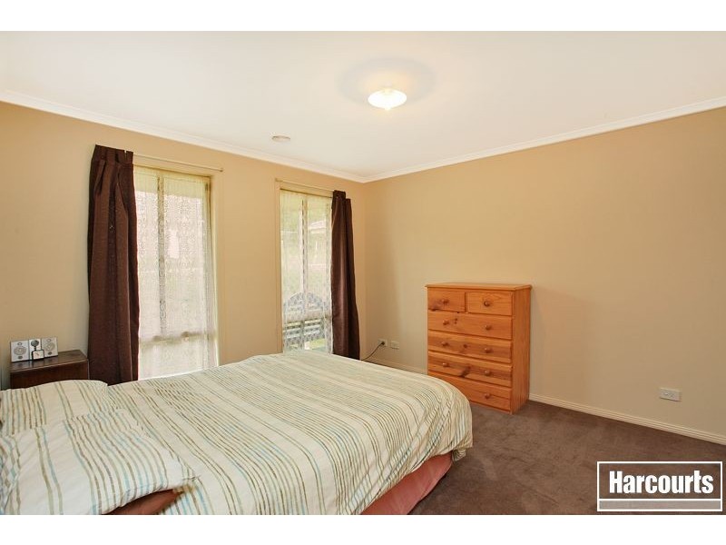 12 Johnsons Place, Pakenham VIC 3810