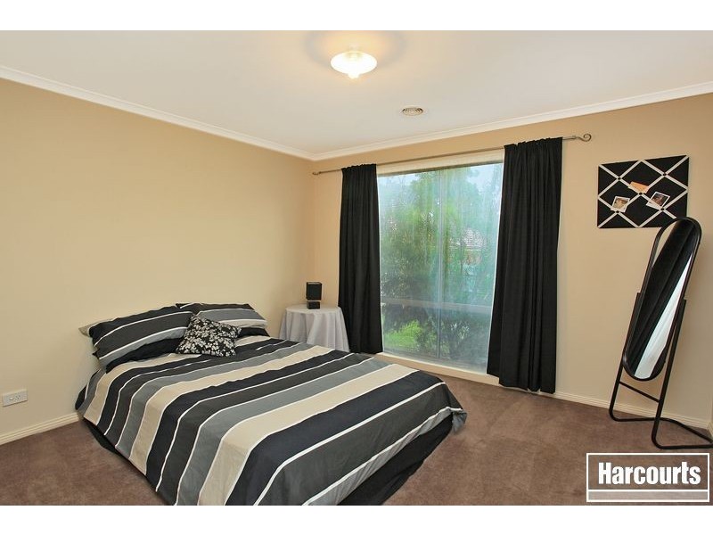 12 Johnsons Place, Pakenham VIC 3810