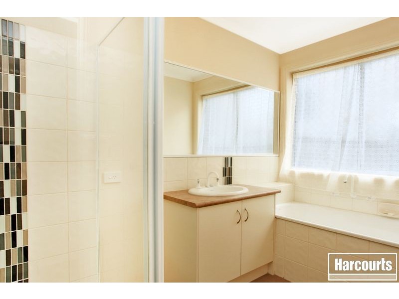 12 Johnsons Place, Pakenham VIC 3810