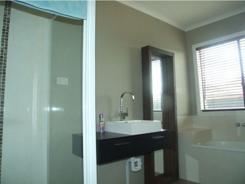 5 Howitt Place, Pakenham VIC 3810