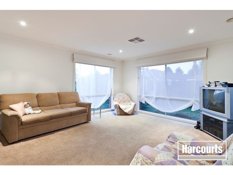 10 Paperbark Drive, Pakenham VIC 3810