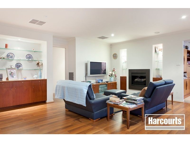 10 Paperbark Drive, Pakenham VIC 3810