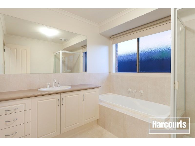 10 Paperbark Drive, Pakenham VIC 3810