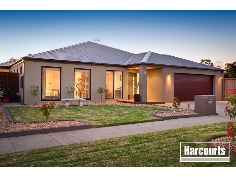 11 Mia Drive, Pakenham VIC 3810