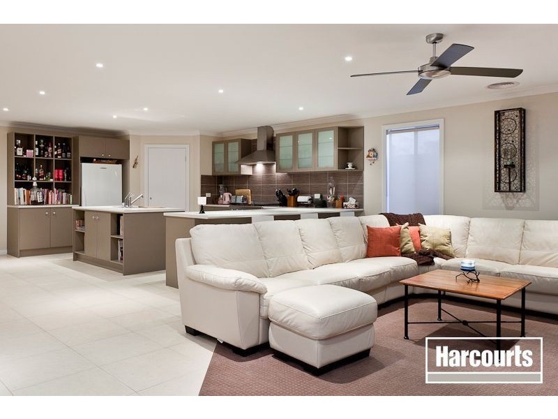 11 Mia Drive, Pakenham VIC 3810