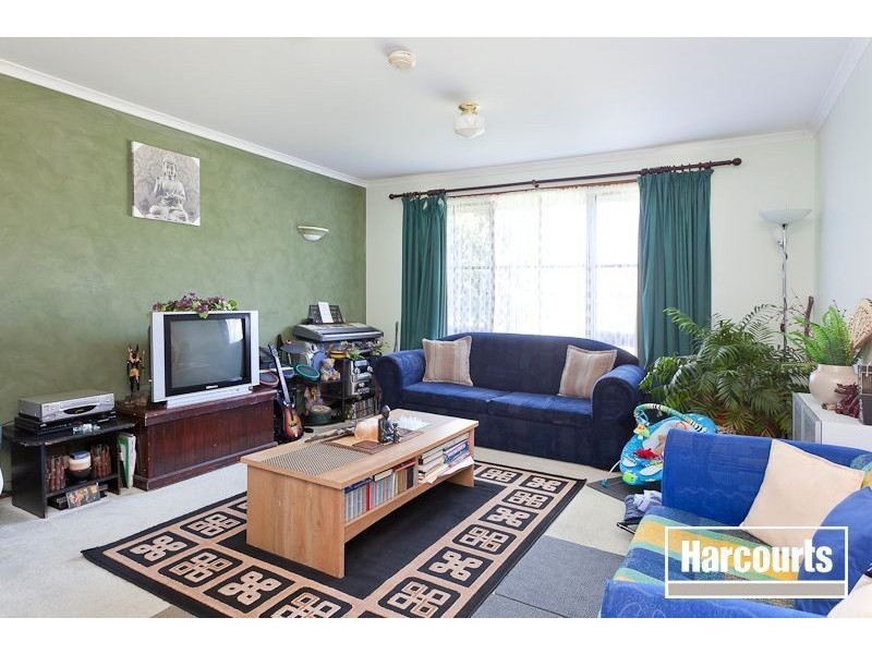 4 Simon Drive, Pakenham VIC 3810