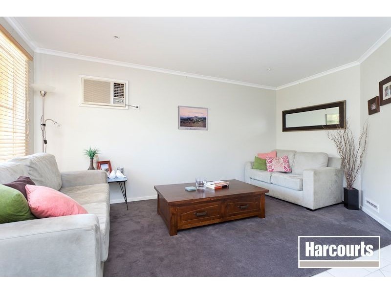 16 Gullquist Way, Pakenham VIC 3810