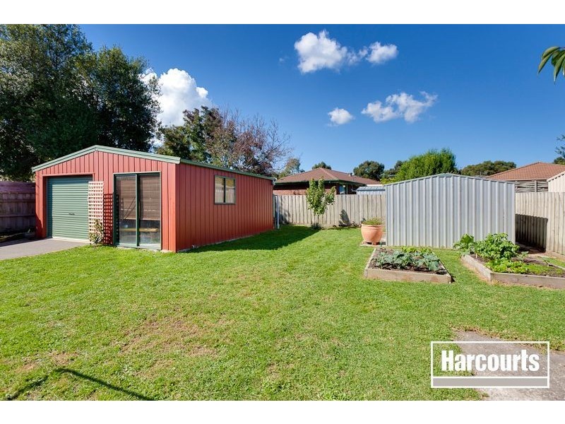 16 Gullquist Way, Pakenham VIC 3810