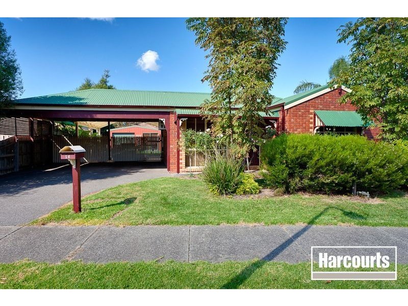 16 Gullquist Way, Pakenham VIC 3810