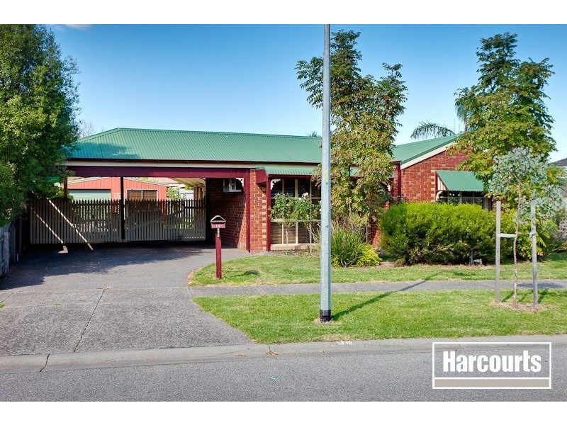 16 Gullquist Way, Pakenham VIC 3810