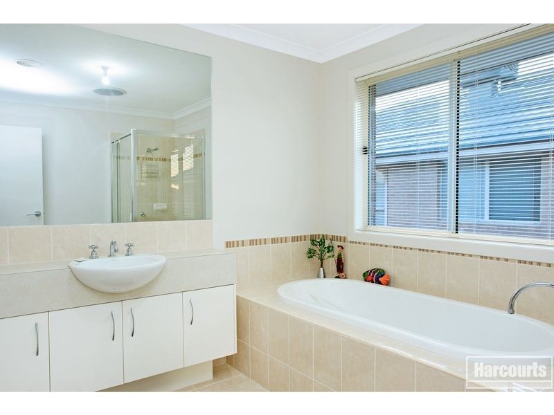 4 Everly Circuit, Pakenham VIC 3810