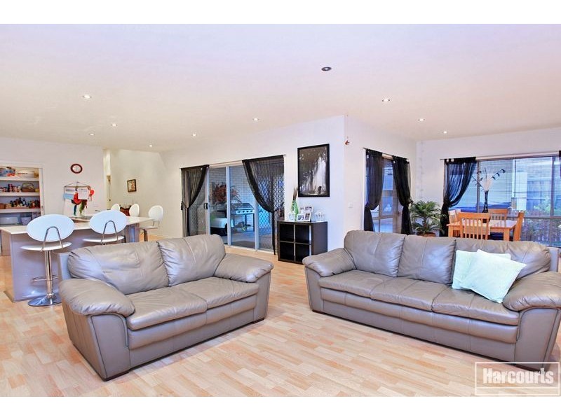 6 Lavender Avenue, Pakenham VIC 3810