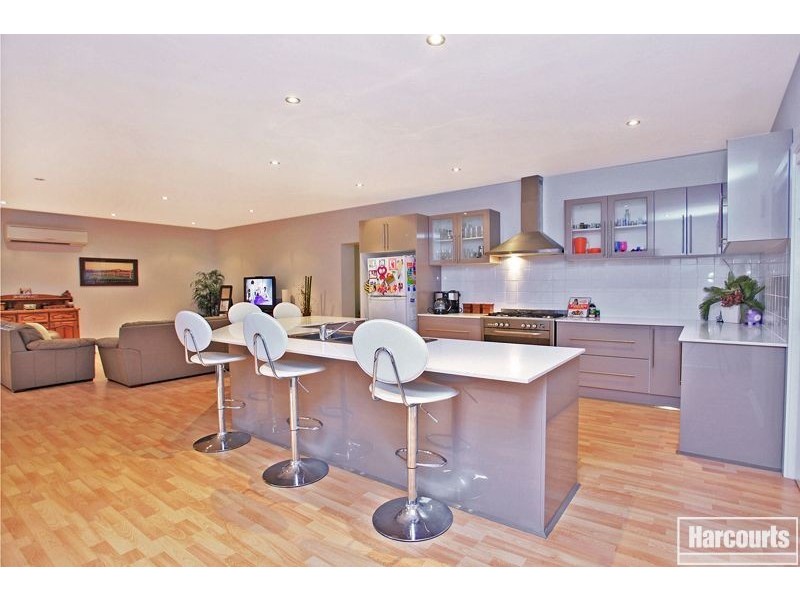 6 Lavender Avenue, Pakenham VIC 3810