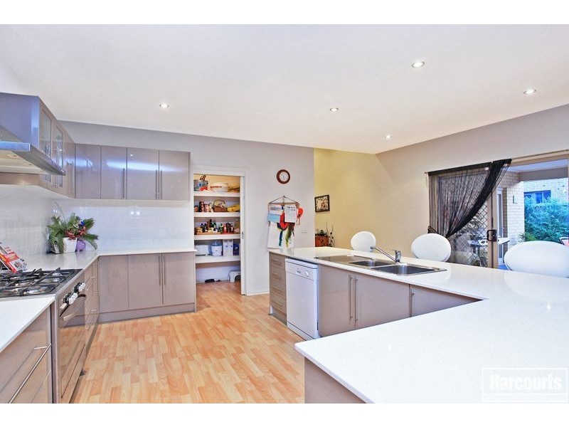 6 Lavender Avenue, Pakenham VIC 3810