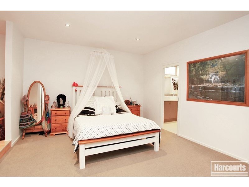 6 Lavender Avenue, Pakenham VIC 3810