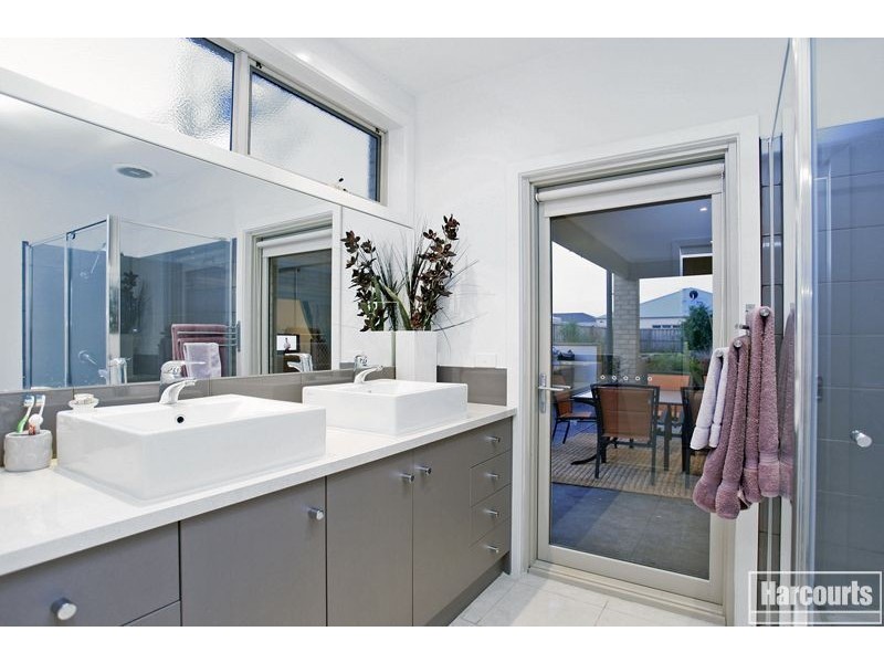 6 Lavender Avenue, Pakenham VIC 3810