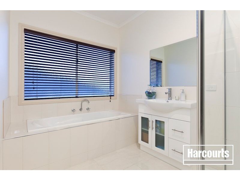 4 Charles Sturt Place, Pakenham VIC 3810