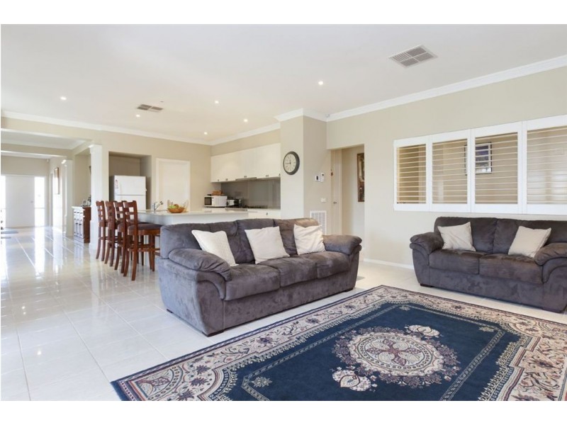 56 Banjo Paterson Drive, Pakenham VIC 3810