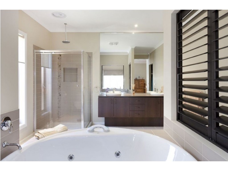 56 Banjo Paterson Drive, Pakenham VIC 3810