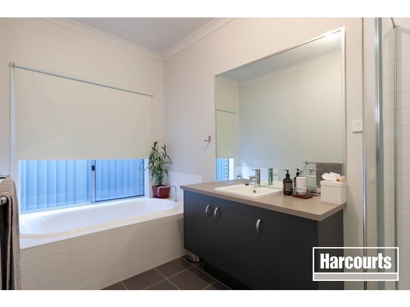 19 Egret Way, Pakenham VIC 3810