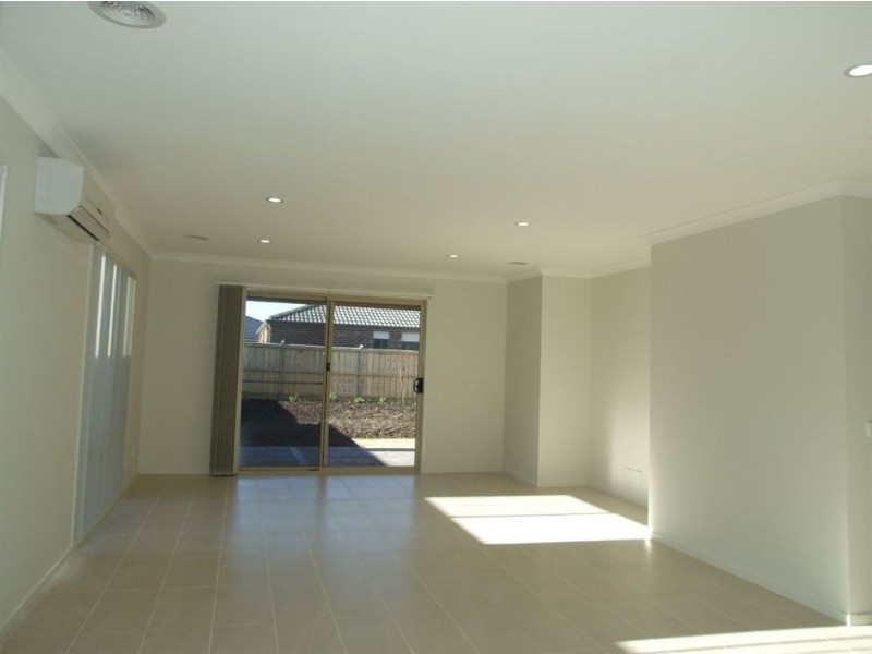 53 Gallery Way, Pakenham VIC 3810