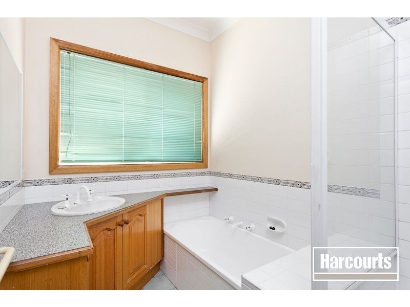 34 Eagle Drive, Pakenham VIC 3810