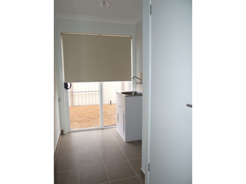 19 Debra Avenue, Pakenham VIC 3810