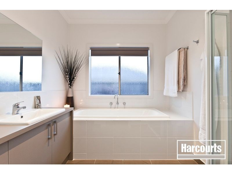 59 Banjo Paterson Drive, Pakenham VIC 3810