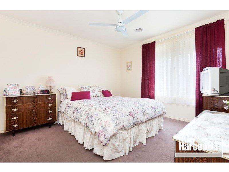 19 Wakenshaw Crescent, Pakenham VIC 3810