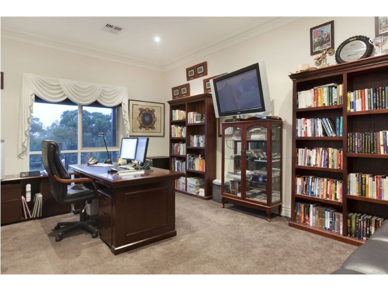 244 Thewlis Road, Pakenham VIC 3810