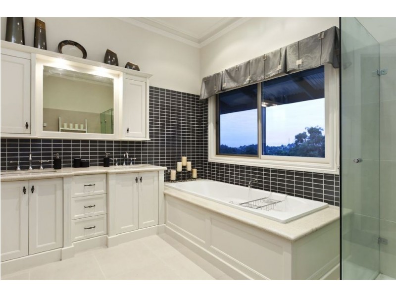 244 Thewlis Road, Pakenham VIC 3810