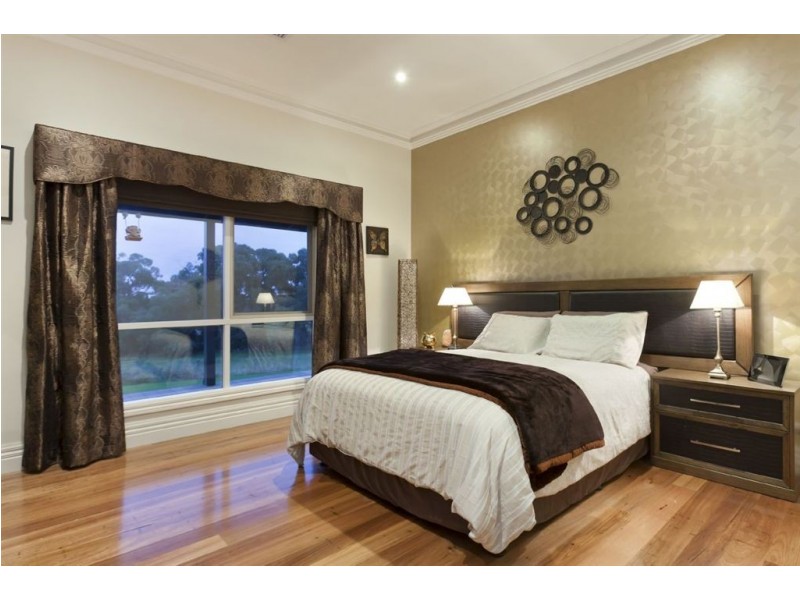244 Thewlis Road, Pakenham VIC 3810