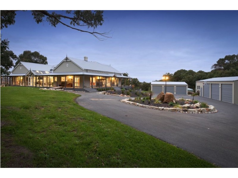 244 Thewlis Road, Pakenham VIC 3810