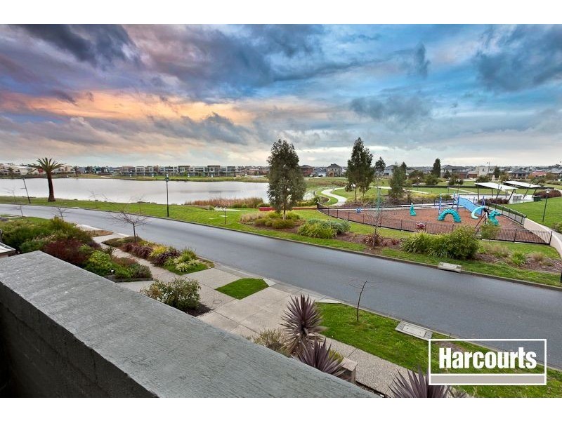 42 Clearwater Drive, Pakenham VIC 3810