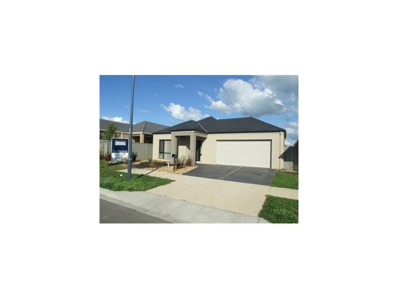 15 Sandpiper Close, Pakenham VIC 3810