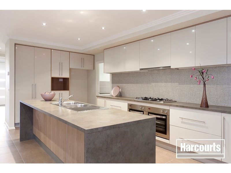 13 Bonneville Parade, Pakenham VIC 3810