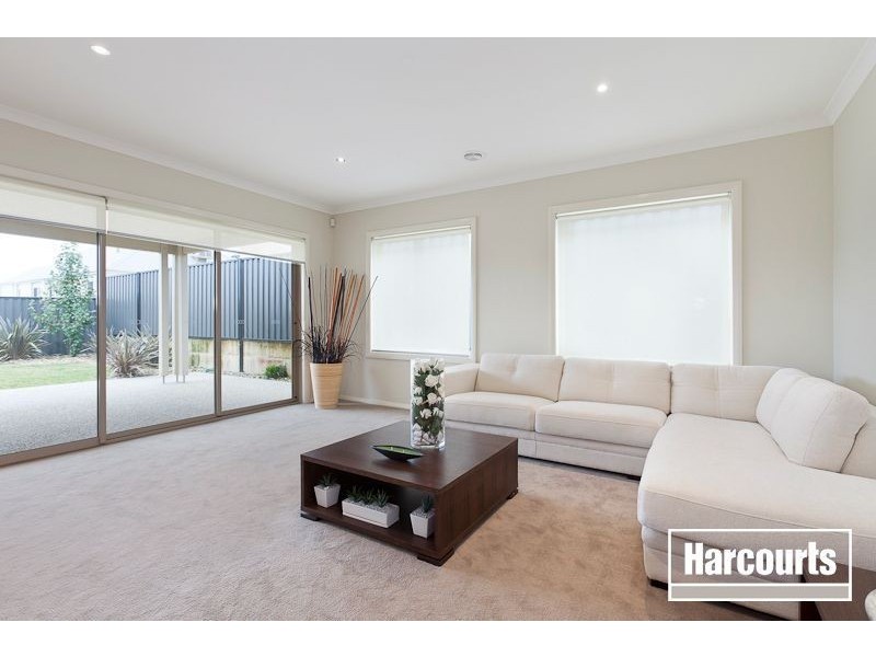 13 Bonneville Parade, Pakenham VIC 3810