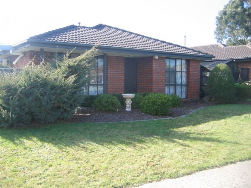 4 Broadbent Way, Pakenham VIC 3810