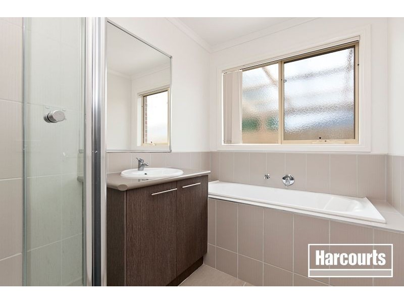 1/40 Army Road, Pakenham VIC 3810