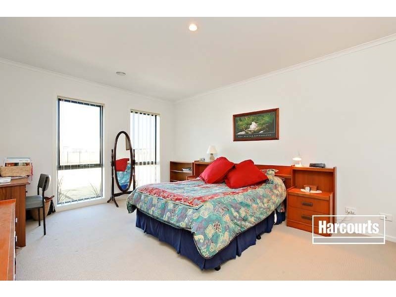 33 Everly Cct, Pakenham VIC 3810