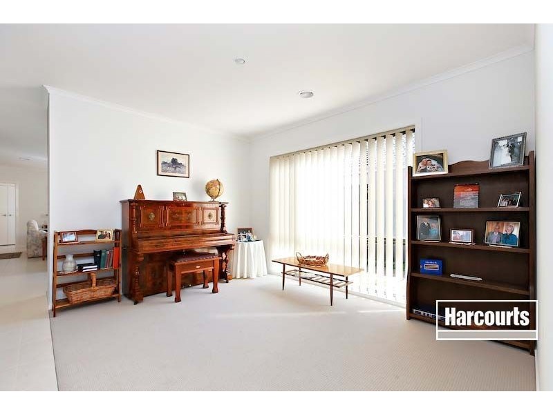 33 Everly Cct, Pakenham VIC 3810