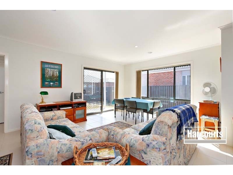 33 Everly Cct, Pakenham VIC 3810