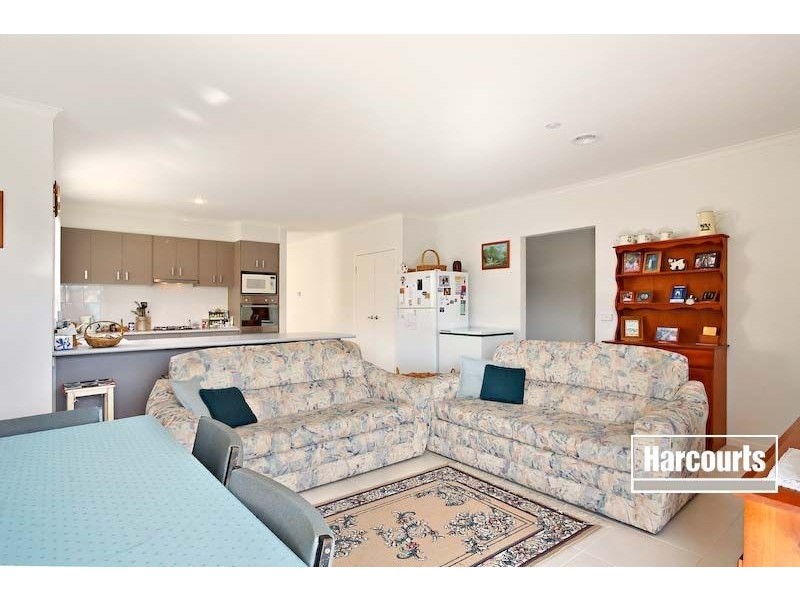 33 Everly Cct, Pakenham VIC 3810