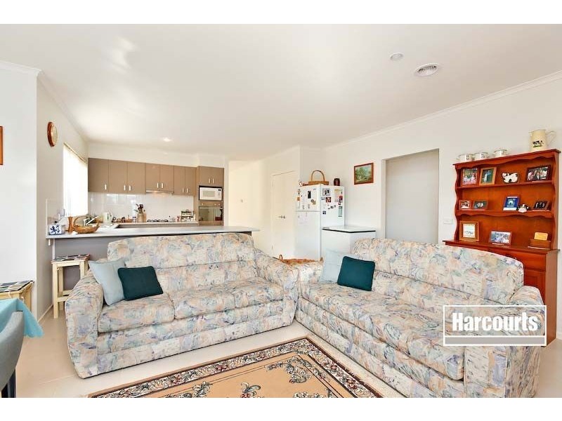 33 Everly Cct, Pakenham VIC 3810